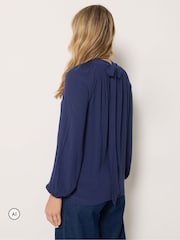 Blauw - Long Tall Sally blouse met strik bij de hals, gemaakt van kreukelkatoen - Afbeelding 2 van 6