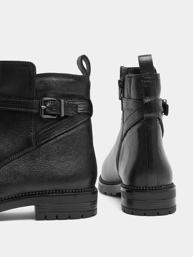 Botines de piel con detalle de hebilla y corte ancho E de Yours Curve - Imagen 5 de 5 Botines de piel con detalle de hebilla y corte ancho E de Yours Curve - Imagen 5 de 5