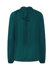 Groen - Long Tall Sally blouse met strik bij de hals, gemaakt van kreukelkatoen - Afbeelding 6 van 6