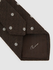 Marron chocolat - Cravate à pois texturée en laine et soie Reiss Rocco - Image 4 de 5