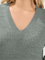 Yours Curve Grey Essential V-Neck Jumper - Image 5 of 7