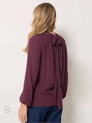 Rood - Long Tall Sally blouse met strik bij de hals, gemaakt van kreukelkatoen - Afbeelding 3 van 6