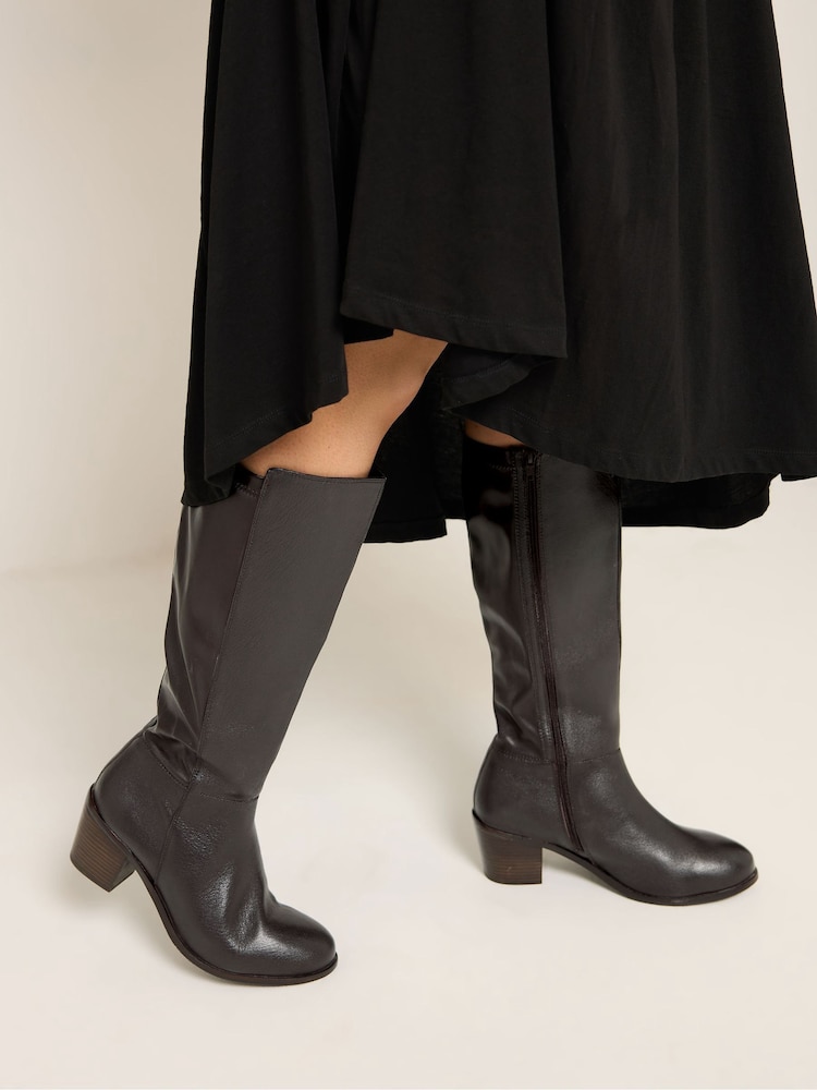 Brown - Yours Curve Leather Buckle Knee High Boots na Malapad at E Fit - Larawan 1 ng 5