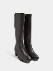 Brown - Yours Curve Leather Buckle Knee High Boots na Malapad at E Fit - Larawan 2 ng 5