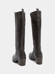 Brown - Yours Curve Leather Buckle Knee High Boots na Malapad at E Fit - Larawan 4 ng 5