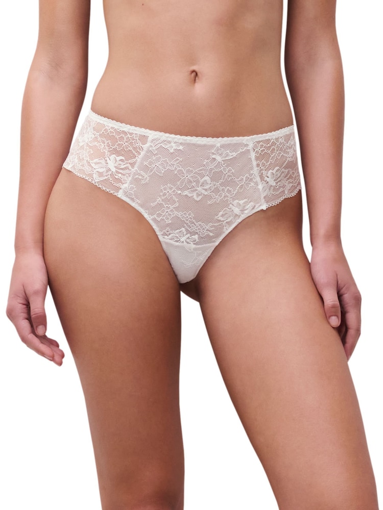 Puti - Chantelle Kiss Lace Low Rise Shorty Knickers - Larawan 1 ng 4