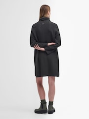 أخضر زيتوني - فستان من القطن 100% محبوك بتصميم مكتنز بغرزة مضلعة من Barbour®‎ - صورة 2 من 9