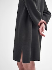 أخضر زيتوني - فستان من القطن 100% محبوك بتصميم مكتنز بغرزة مضلعة من Barbour®‎ - صورة 5 من 9