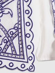 Blanco/azul - Conjunto de camisa y pantalones cortos con aberturas y estampado de palmeras de River Island - Imagen 5 de 5