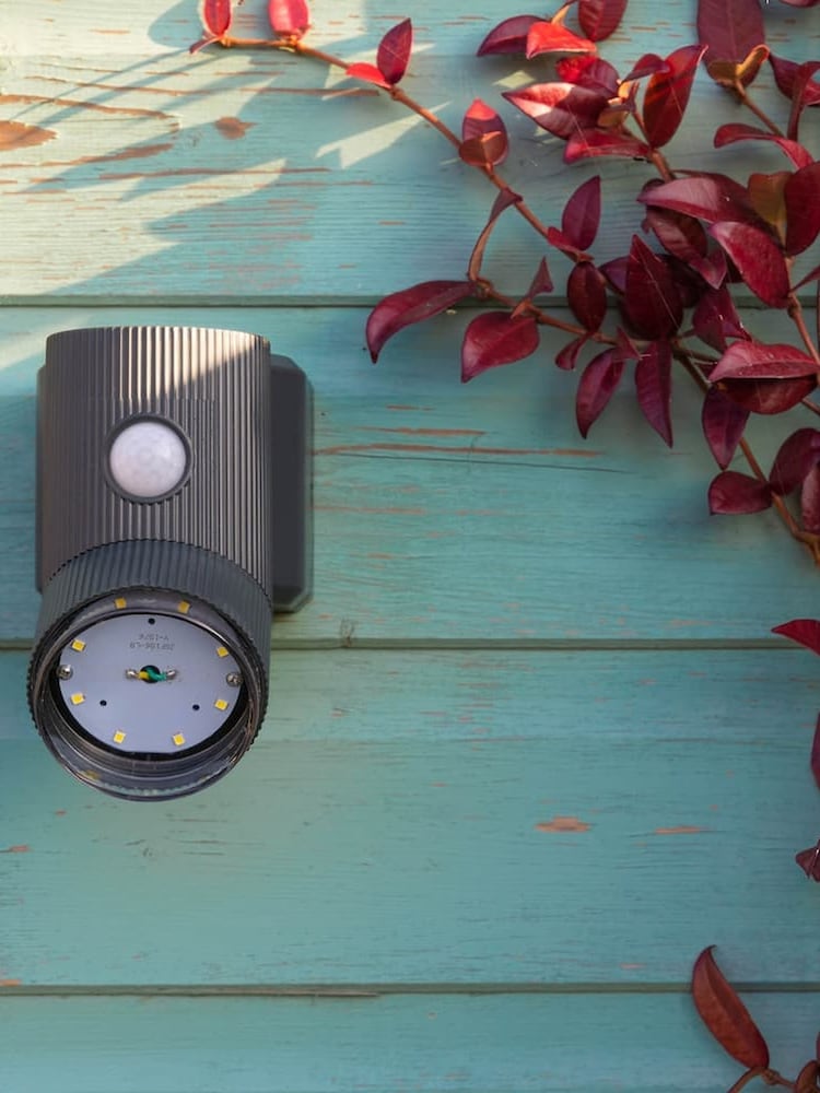 The Solar Centre Warm White SentryTwist Solar Security Light - Image 1 of 6 The Solar Centre Warm White SentryTwist Solar Security Light - Image 1 of 6