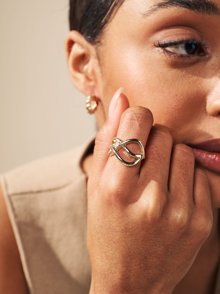 Goldfarben - Twist Ring aus recyceltem Metall - Bild 1 von 3