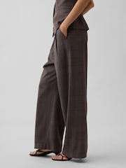 Braun Kariert - Gap 365 Bundfaltenhose aus gebürstetem Twill mit hoher Taille - Bild 3 von 6