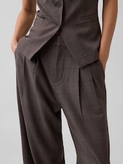 Braun Kariert - Gap 365 Bundfaltenhose aus gebürstetem Twill mit hoher Taille - Bild 6 von 6