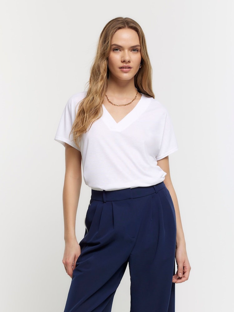 Blanco - Camiseta de vestir con cuello de pico de River Island - Imagen 1 de 6
