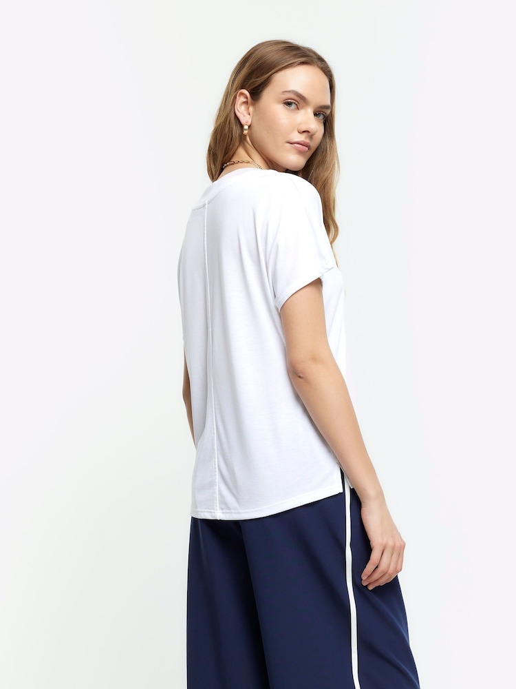 Blanco - Camiseta de vestir con cuello de pico de River Island - Imagen 2 de 6