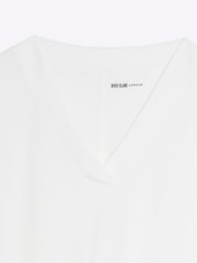 Blanco - Camiseta de vestir con cuello de pico de River Island - Imagen 6 de 6