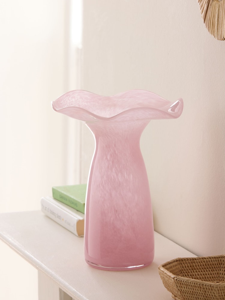 Nina Campbell Pink Fluted Medium Flower Vase - Image 2 of 5