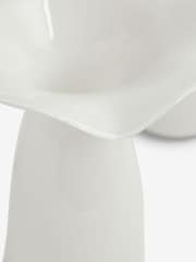 Nina Campbell White Fluted Large Flower Vase - Image 5 of 5