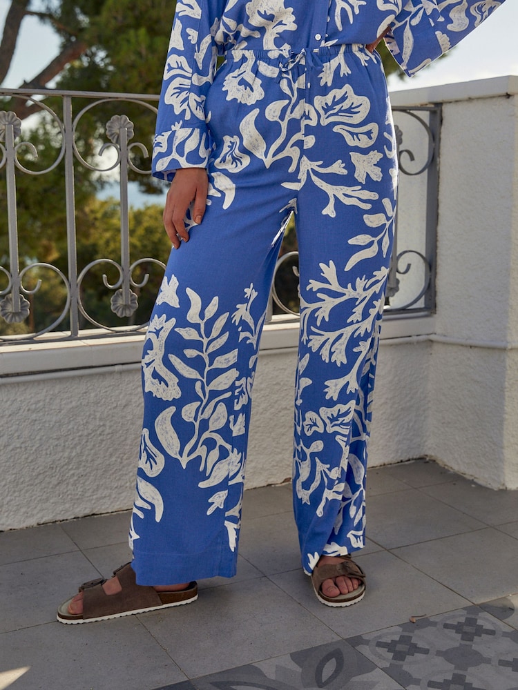 Blau/Weiß/Bedruckt - Hose mit Leinenanteil, weitem Bein und Bindegürtel - Bild 2 von 7