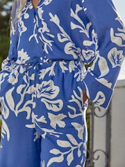 Blau/Weiß/Bedruckt - Hose mit Leinenanteil, weitem Bein und Bindegürtel - Bild 5 von 7