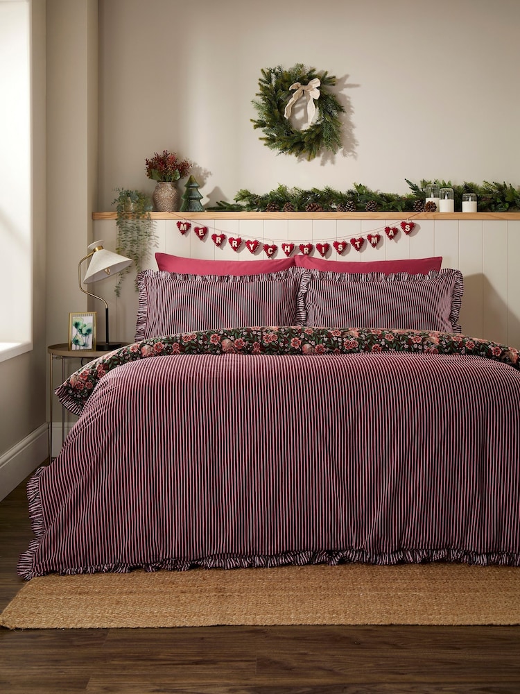 Vantona Chocolate Christmas Robins Frilled Duvet Cover and Pillowcase Set - Image 2 of 5