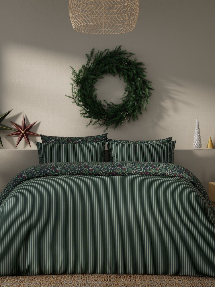 Vantona Green Christmas Foliage Duvet Cover and Pillowcase Set - Image 2 of 5 Vantona Green Christmas Foliage Duvet Cover and Pillowcase Set - Image 2 of 5