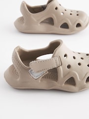 Neutralny - Moulded Closed Toe Clogs - Image 8 of 8