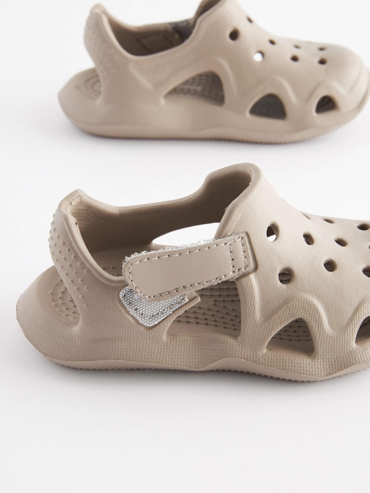 Neutralny - Moulded Closed Toe Clogs - Image 8 of 8