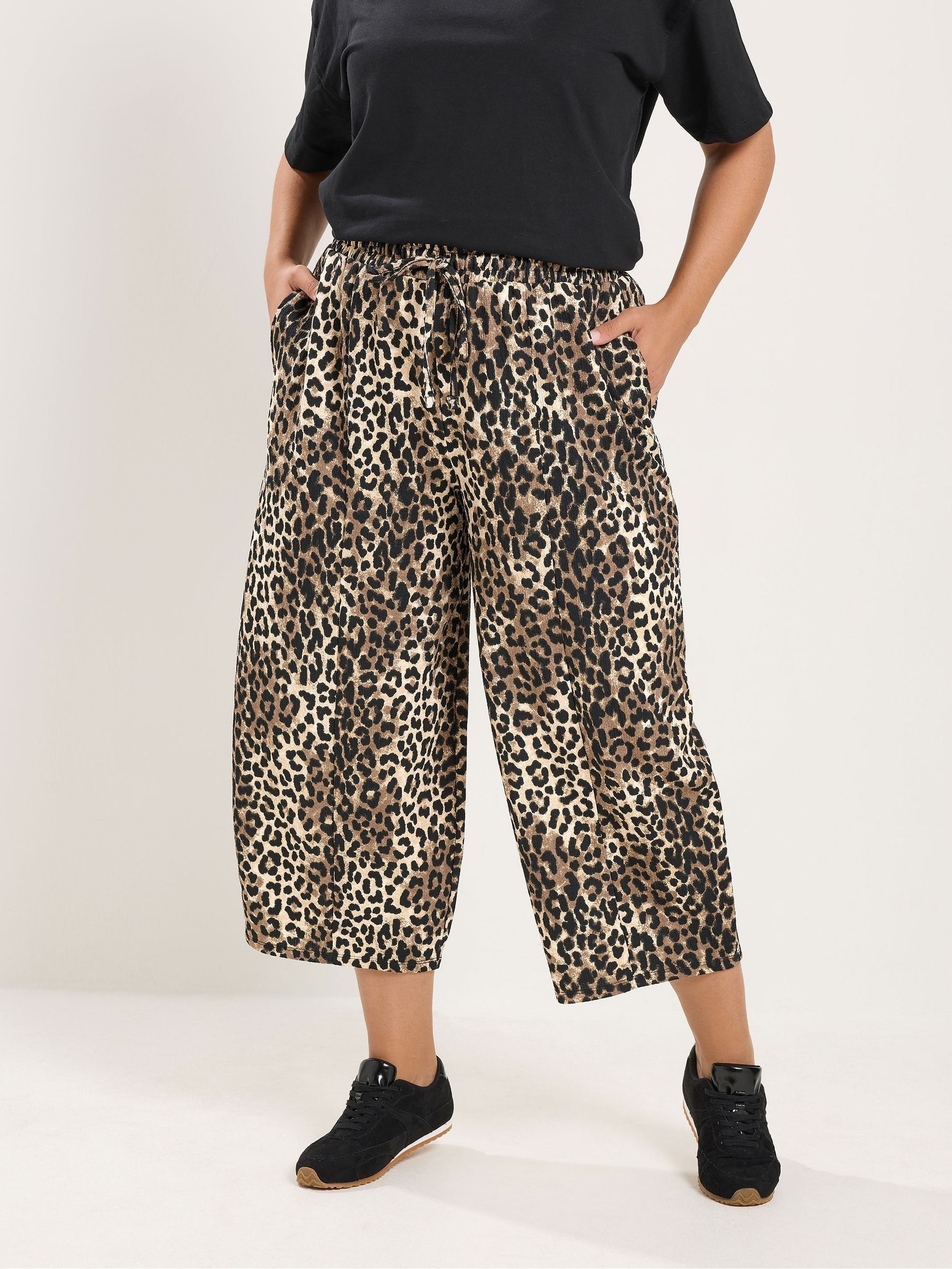 Yours Women's Black Curve Leopard Print Crinkle Barrel Trousers - Image 3