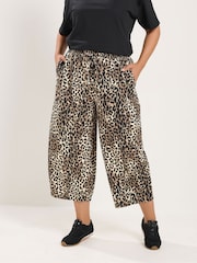 Negro - Pantalones de tejido arrugado con pernera tipo barril de Yours Curve - Imagen 1 de 6
