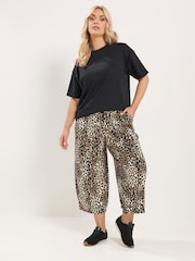 Negro - Pantalones de tejido arrugado con pernera tipo barril de Yours Curve - Imagen 2 de 6