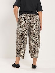 Negro - Pantalones de tejido arrugado con pernera tipo barril de Yours Curve - Imagen 3 de 6