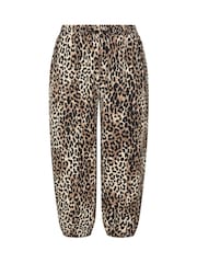 Negro - Pantalones de tejido arrugado con pernera tipo barril de Yours Curve - Imagen 5 de 6