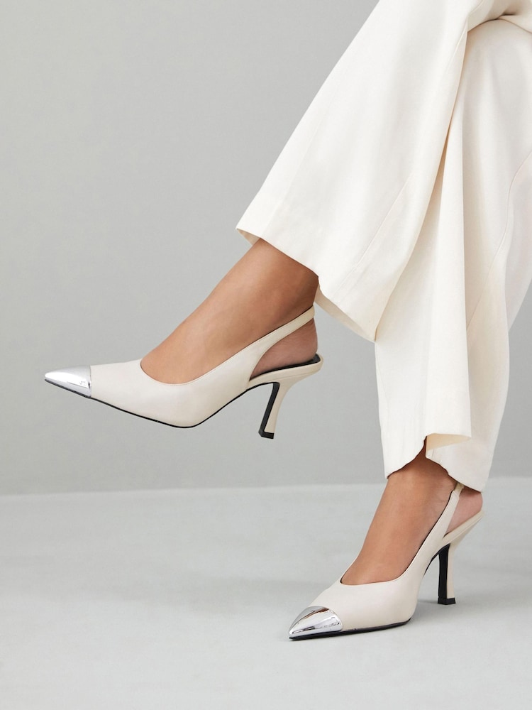 Off White - Čevlji s peto in paščkom čez peto v kovinskem odtenku Forever Comfort® - Slika 1 iz 7 Off White - Čevlji s peto in paščkom čez peto v kovinskem odtenku Forever Comfort® - Slika 1 iz 7