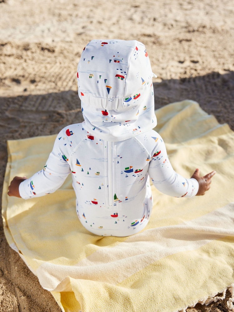 Blassblaue Boote​​​​​​​ - Sonnenschutz-Set aus Badeanzug und Mütze 2-teilig (3Monate–7Jahre) - Bild 2 von 10