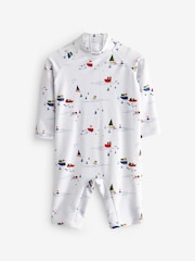 Blassblaue Boote​​​​​​​ - Sonnenschutz-Set aus Badeanzug und Mütze 2-teilig (3Monate–7Jahre) - Bild 7 von 10