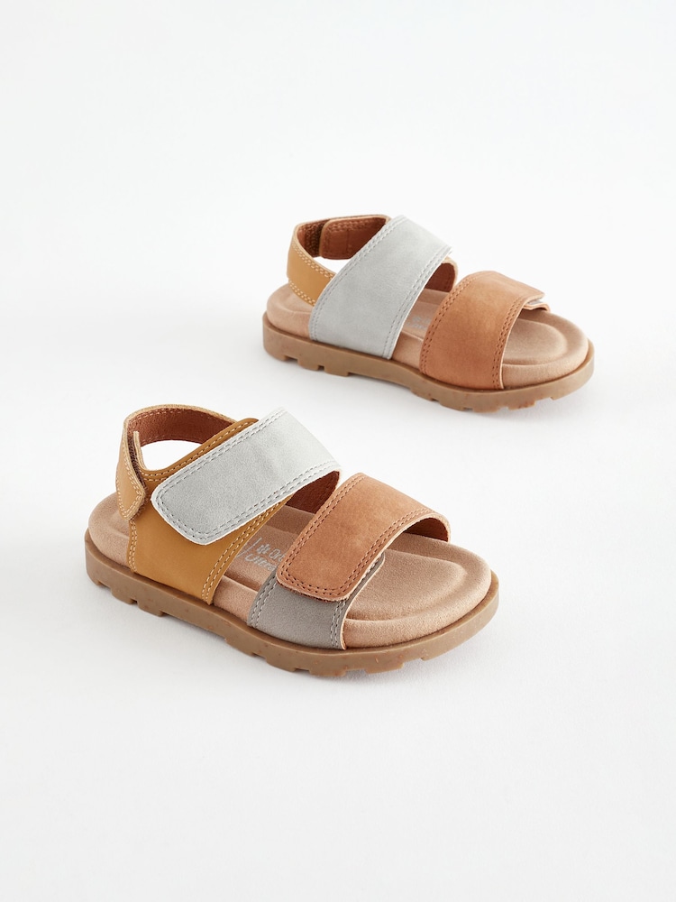 Hellbraun - Sandalen mit Kork-Fussbett und zwei Riemen mit Klettverschluss - Bild 1 von 6 Hellbraun - Sandalen mit Kork-Fussbett und zwei Riemen mit Klettverschluss - Bild 1 von 6
