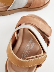 Hellbraun - Sandalen mit Kork-Fussbett und zwei Riemen mit Klettverschluss - Bild 5 von 6
