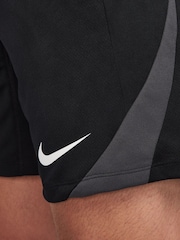 Черный - Тренировочные шорты Nike Strike Dri-FIT - Изображение 8 из 9