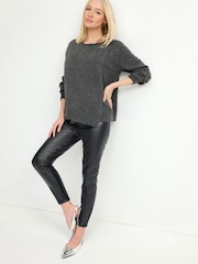 Schwarz - Skinny-Hose aus Lederimitat mit Ziernaht, Umstandsmode - Bild 2 von 8
