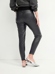 Schwarz - Skinny-Hose aus Lederimitat mit Ziernaht, Umstandsmode - Bild 4 von 8