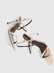 صندل مفتوح من الخلف بكعب عالٍ من River Island - Image 5 of 5