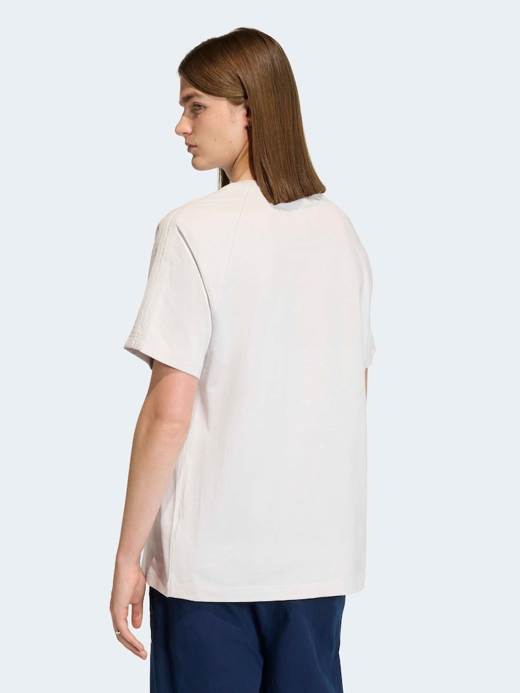 adidas Originals White Premium Essentials T-Shirt - Image 2 of 6 adidas Originals White Premium Essentials T-Shirt - Image 2 of 6