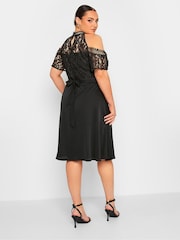 Кружевное платье с вырезами на плечах Yours Curve London - Image 2 of 5