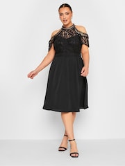 Кружевное платье с вырезами на плечах Yours Curve London - Image 3 of 5