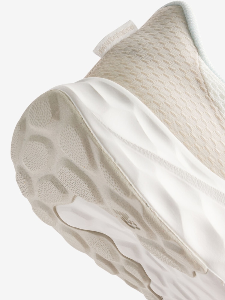 New Balance White/Gold Arishi Trainers - Image 5 of 5