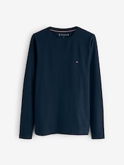 Tommy Hilfiger חולצת טי בגזרה צרה מבד ג'רזי עם שרוול ארוך - תמונה 1 מתוך 1