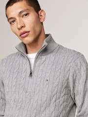 رمادي - كنزة محبوكة بنمط مجدول وربع سحّاب من Tommy Hilfiger - صورة 4 من 7