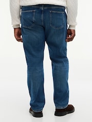 جينز بقصة عادية مقاس كبير من Tommy Hilfiger - Image 2 of 6