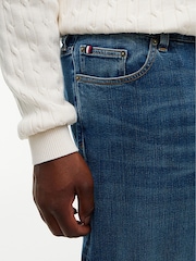 جينز بقصة عادية مقاس كبير من Tommy Hilfiger - Image 3 of 6